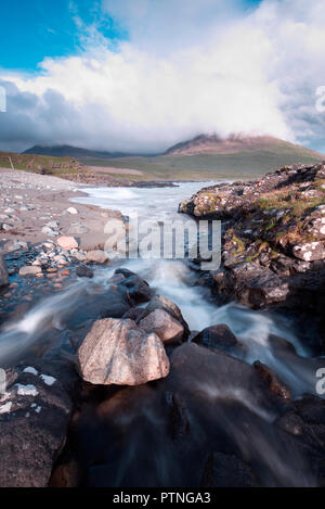 Robusto shore a Harris Bay, Isola di Rum Foto Stock