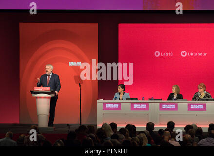 Carwyn Jones A.M., Primo Ministro del Galles parlando sulla relazione del Galles e il suo ultimo al Partito laburista Conferenza annuale 2018. Foto Stock