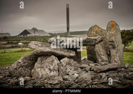 Neolitico Trefignath sepoltura camera vicino a Holyhead, Anglesey, Galles, Regno Unito Foto Stock