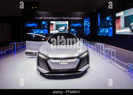 Audi vetrine AICON autonoma la tecnologia auto, un driveless auto con volante-libero per il prossimo futuro. Foto Stock