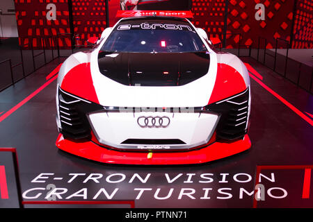 Audi nuovissima esperienza 2018 succedendo a Singapore il 10 ott 2018, Display di E-Tron Vision vettura Gran Turismo. Foto Stock