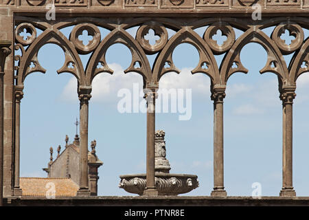 Architettura gotica in dettaglio l'antico Palazzo Papale, Viterbo, Italia Foto Stock