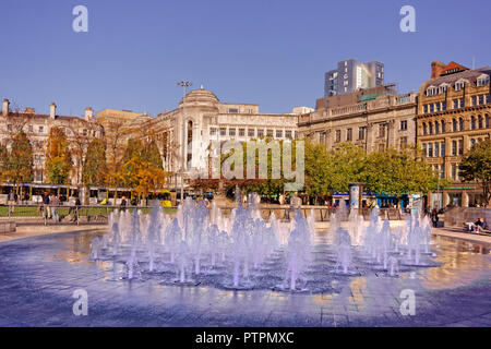 Fontane in Piccadilly Gardens, il centro città di Manchester, Greater Manchester, Inghilterra. Regno Unito. Foto Stock