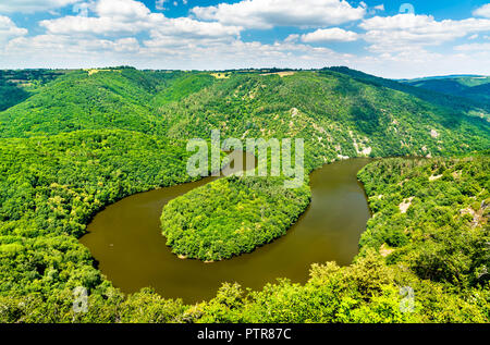 Meandro del Queuille sul fiume Sioule in Francia Foto Stock