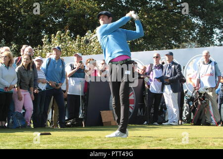 Walton Heath Golf Club, 10 ottobre, 2018. Host TV Vernon Kay rigidi sul primo raccordo a T sul Pro-Am durante il SkySports British Masters golf championship ospitato da Justin Rose Credito: Motofoto/Alamy Live News Foto Stock