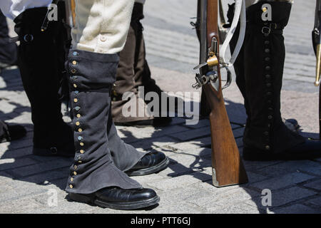 Madrid, Madrid, Spagna. Il 2 maggio, 2018. Un esercito boot visto durante la ribellione omaggio a Mostoles.Ogni anno a Mostoles (Madrid) essi rendono omaggio ai sindaci di 1808 (Andres Torrejon e Simon Hernandez) che hanno firmato il "Bando de los Alcaldes de Mostoles' dichiarare guerra contro la Francia dopo la ribellione è accaduto a Madrid. Questo atto commemorare l inizio della guerra peninsulare. Credito: Legan P. macis/SOPA Immagini/ZUMA filo/Alamy Live News Foto Stock