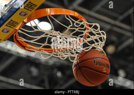 Torino, Italia. 10 ott 2018. Durante i 7 giorni EuroCup 2018/19 basket match tra FIAT AUXILIUM TORINO VS MORNAR BAR al PalaVela il 10 ottobre, 2018 a Torino, Italia. Credito: FABIO PETROSINO/Alamy Live News Foto Stock