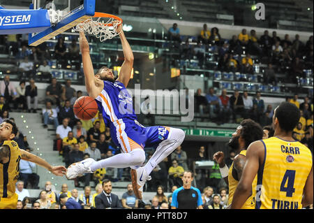 Torino, Italia. 10 ott 2018. Marin Mornar (Mornar Bar) durante i 7 giorni EuroCup 2018/19 basket match tra FIAT AUXILIUM TORINO VS MORNAR BAR al PalaVela il 10 ottobre, 2018 a Torino, Italia. Credito: FABIO PETROSINO/Alamy Live News Foto Stock