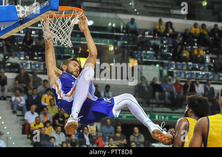 Torino, Italia. 10 ott 2018. Marin Mornar (Mornar Bar) durante i 7 giorni EuroCup 2018/19 basket match tra FIAT AUXILIUM TORINO VS MORNAR BAR al PalaVela il 10 ottobre, 2018 a Torino, Italia. Credito: FABIO PETROSINO/Alamy Live News Foto Stock