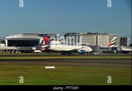 Sydney, Australien. Xiv Apr, 2018. Vista da un aereo è atterrato su una parte dell'aeroporto di Sydney in Australia, presa su 14.04.2018 | Utilizzo di credito in tutto il mondo: dpa/Alamy Live News Foto Stock