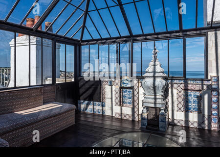 Vista di Guernsey dal belvedere sul piano superiore di Hauteville House Foto Stock