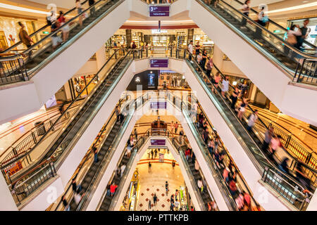 Suria KLCC Shopping Centre, Kuala Lumpur, Malesia Foto Stock