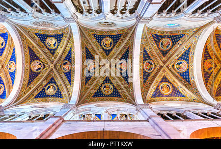 LUCCA, Italia - 30 Aprile 2013: gli splendidi affreschi sulla centrale arcuata vault di Saint Martin Cattedrale, il 30 aprile a Lucca Foto Stock