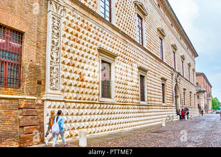 FERRARA, Italia - 30 Aprile 2013: l'ex residenza della famiglia Estense, il Diamond Palace è oggi una galleria d'Arte Nazionale, il 30 aprile in Ferr Foto Stock