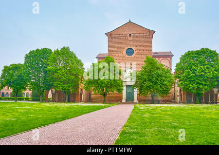 La medievale chiesa di San Cristoforo si trova all'entrata del famoso cimitero monumentale della Certosa di Ferrara, appartiene all'Ordine Certosino, Foto Stock