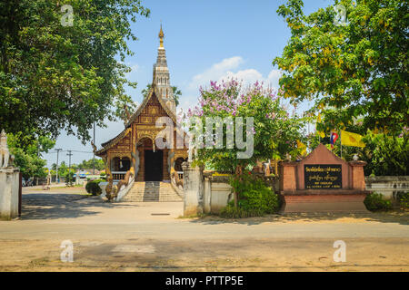 Wat Chedi Liam (il Tempio della Pagoda quadrata), il solo tempio antico in Wiang Kum Kam area archeologica che rimane un tempio di lavoro con res Foto Stock