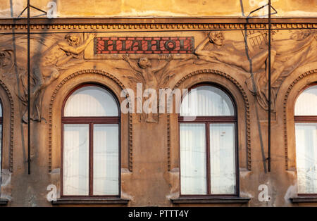 Casa in stile art nouveau sulla sponda destra della Moldava, Hlahol building in Masarykovo nábř. Praga, Repubblica Ceca. Foto Stock