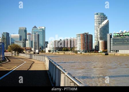 Il New Providence Wharf sviluppo residenziale nei Docklands di Londra, in Inghilterra, Regno Unito Foto Stock