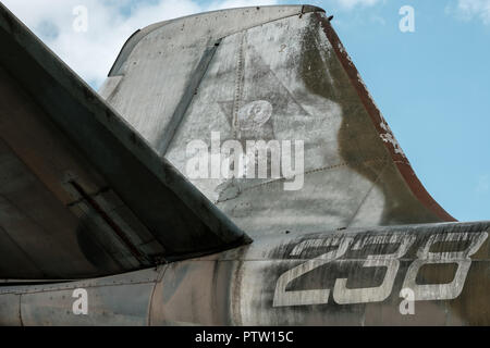 Vecchio bombardiere Canberra al Willowbank Foto Stock