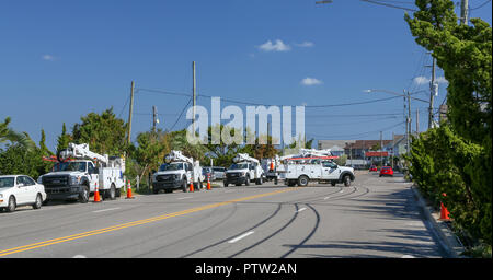 Wrightsville Beach, NC - Ottobre 1, 2018: settimane dopo l uragano Florence, utility equipaggi sono ancora duro sul lavoro il ripristino dell'alimentazione al Carolinas e f Foto Stock