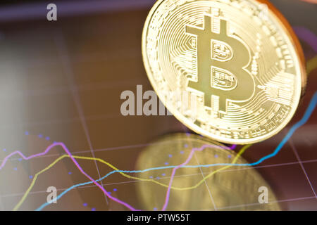 Golden Bitcoins. Nuovo denaro virtuale. Foto Stock