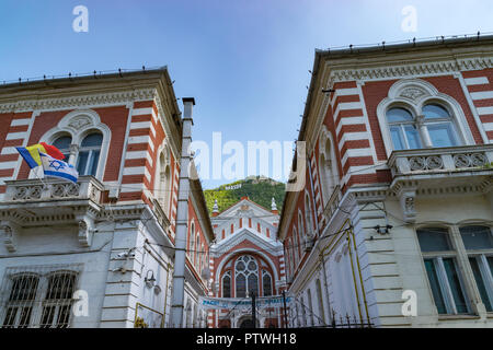 Beth Israele Sinagoga di Brasov su una soleggiata giornata estiva in Brasov, Romania. Foto Stock