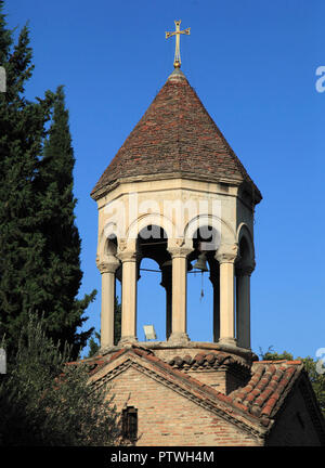 La Georgia, Tbilisi, la chiesa, il campanile, Foto Stock