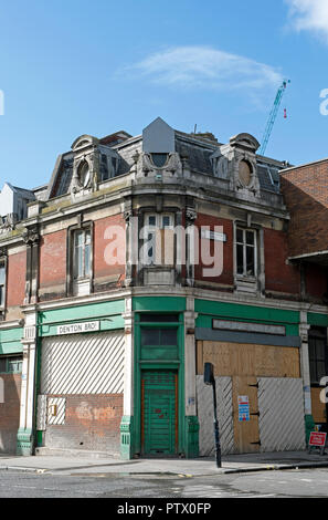 Denton Bros, imbarcato fino negozio di fronte mercato di Smithfields, Londra Inghilterra Gran Bretagna REGNO UNITO Foto Stock