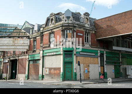 Denton Bros, imbarcato fino negozio di fronte mercato di Smithfields, Londra Inghilterra Gran Bretagna REGNO UNITO Foto Stock