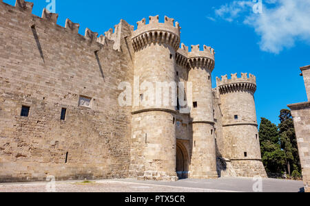 Pareti e ingresso al palazzo del Gran Maestro. Rhodes, isole Dodecanesi, Grecia Foto Stock