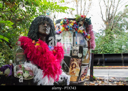 Strada memorial e santuario di Marc Bolan, Queen's Ride, Barnes Common, Londra, Regno Unito Foto Stock