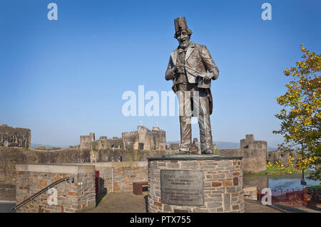 Statua di Tommy Cooper a Caerphilly, Galles, Regno Unito Foto Stock