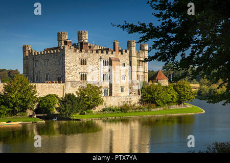 Regno Unito, Kent, Maidstone, il Castello di Leeds, sulla difensiva isola formata dal fiume Len Foto Stock