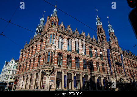 Il bellissimo centro commerciale Magna Plaza è un edificio situato nel vecchio quartiere centrale di Amsterdam Foto Stock