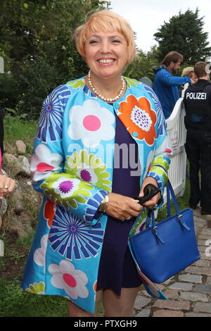 Guido Maria Kretschmer e Frank Mutters celebrare il loro matrimonio a Sylt in San Severin chiesa in Keitum Guido Maria Kretschmer und Frank Mutters feiern Hochzeit auf Sylt in der San Severin Kirche in Keitum dotate di: Claudia ROTH Dove: Sylt, Germania Quando: 08 set 2018 Credit: Starpress/WENN.com Foto Stock