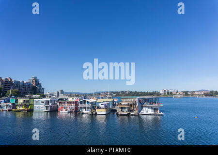 VICTORIA, Canada - 26 settembre 2018: colorate case galleggianti al Fisherman Wharf in Victoria, Canada Foto Stock