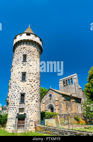 Torre di castello in Roffiac village, Francia Foto Stock