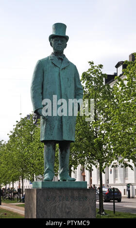 Statua di Carl Frederik Tietgen a Sankt Anna Plads in Copenhagen. Danimarca Foto Stock
