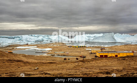 Stazione di progresso, Antartide Febbraio 20, 2017: Panorama e solo aria. Vista dell'oceano, iceberg e stazione polare, la natura e il paesaggio antartico. S Foto Stock