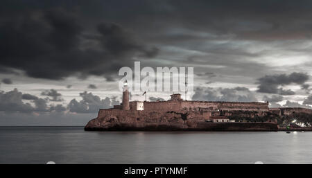 Morro Castle Lighthouse, Havana, Cuba. Il 6 giugno, 2011. La storica fortezza Castillo del Morro che protegge l'ingresso alla Baia dell Avana, Cuba. Foto Stock