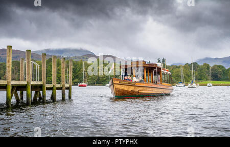 Turisti sul "Principessa del Lago" a Bowness-on-Windermere, RU. Foto Stock