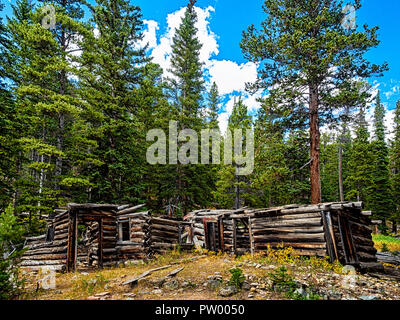 Cabine storiche vicino a Santa Maria del ghiacciaio in Colorado Foto Stock