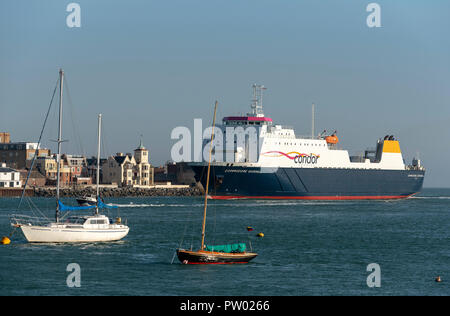 Commodore buona volontà un canale trasversale nave commerciale inserendo il porto di Portsmouth, England Regno Unito. Foto Stock