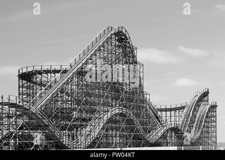 Il grande bianco roller coaster in bianco e nero, Wildwood NJ, Stati Uniti d'America Foto Stock