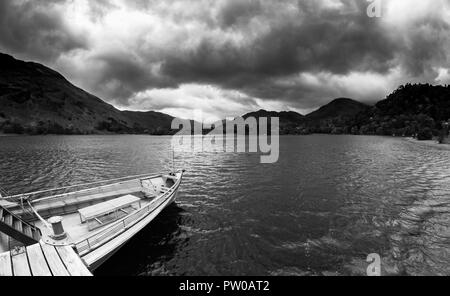 Vista da Glenridding molo verso Patterdale, Lake Ullswater, Cumbria Regno Unito Foto Stock