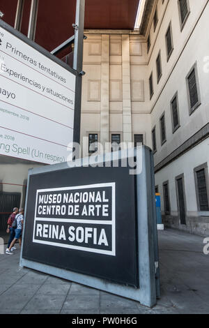 Museo Reina Sofía ingresso, Madird, Spagna.Museo Nacional Centro de Arte Reina Sofía di Madrid è la Spagna il museo nazionale di arte del novecento. Foto Stock
