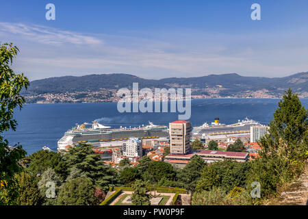 Vista vedute della baia di Vigo e porta dock dalla motivazione del Castelo do Castro Spagna Foto Stock