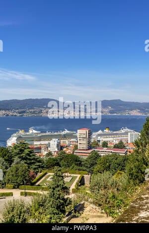 Vista vedute della baia di Vigo e porta dock dalla motivazione del Castelo do Castro Spagna Foto Stock