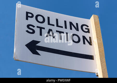 Stazione di polling segno, Bessborough Street, Pimlico, City of Westminster, Greater London, England, Regno Unito Foto Stock