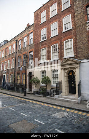 Georgiani terrazzati case di città in sambuco Street, Spitalfields, London, England, Regno Unito Foto Stock
